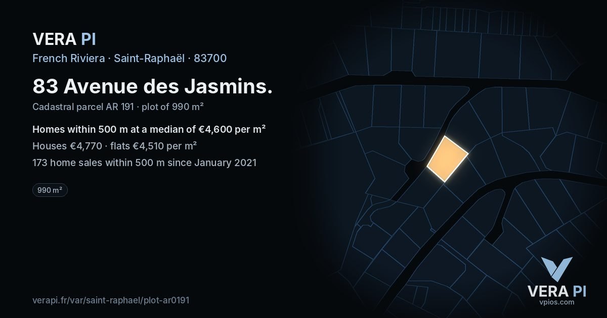 83 Avenue des Jasmins, Saint-Raphaël at night – the plot lit, the parcels around coloured by the prices near them