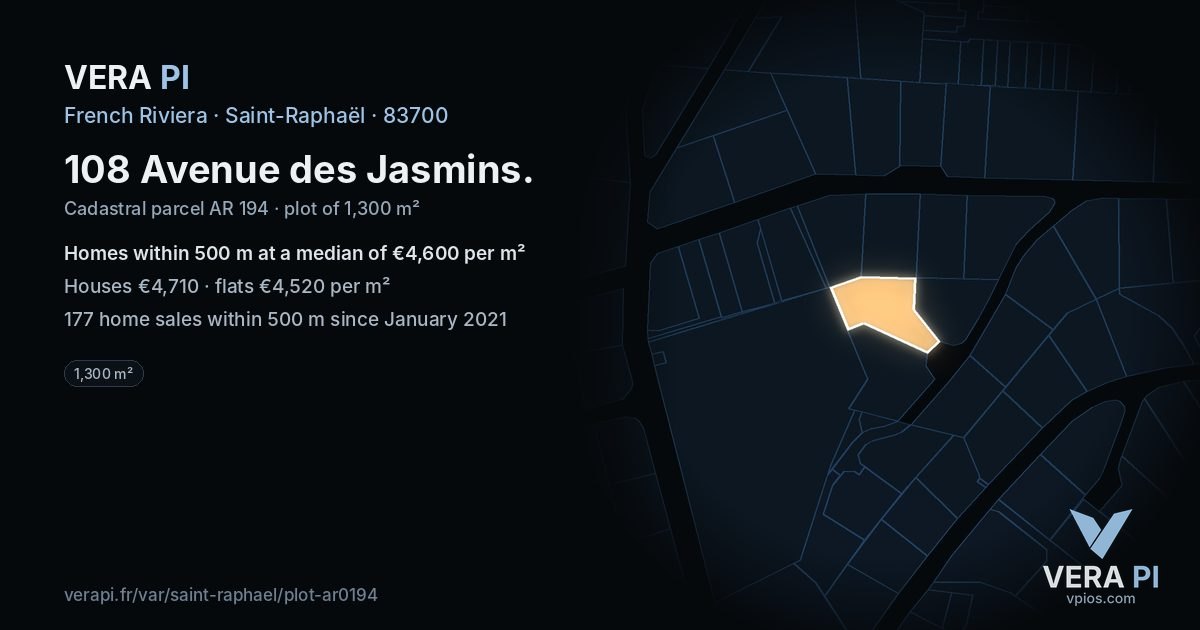 108 Avenue des Jasmins, Saint-Raphaël at night – the plot lit, the parcels around coloured by the prices near them