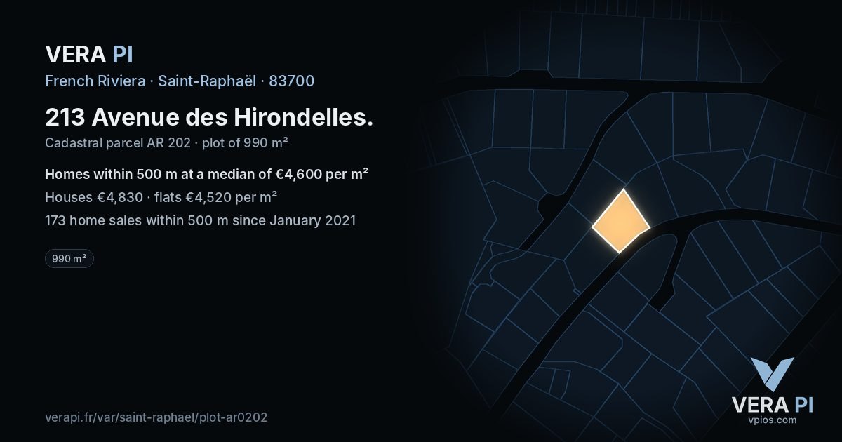 213 Avenue des Hirondelles, Saint-Raphaël at night – the plot lit, the parcels around coloured by the prices near them