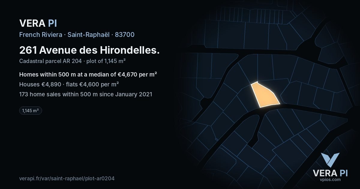 261 Avenue des Hirondelles, Saint-Raphaël at night – the plot lit, the parcels around coloured by the prices near them