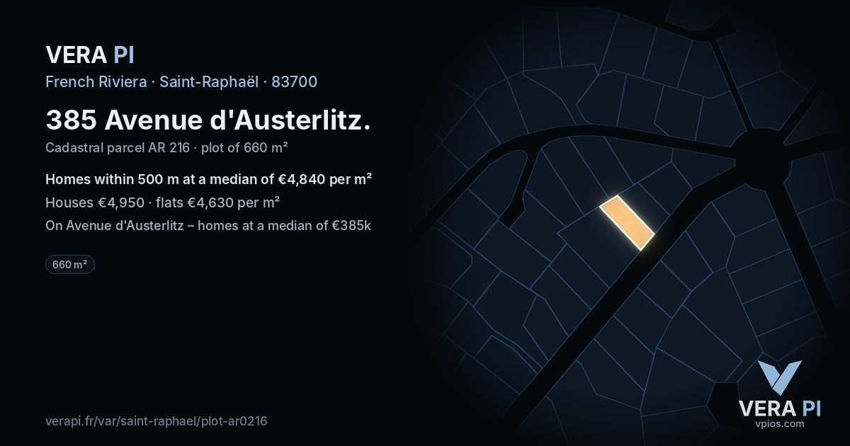 385 Avenue d'Austerlitz, Saint-Raphaël at night – the plot lit, the parcels around coloured by the prices near them