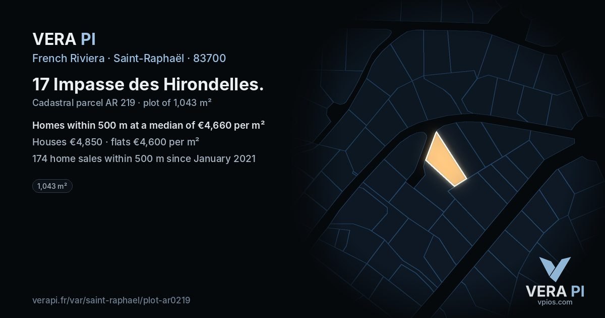 17 Impasse des Hirondelles, Saint-Raphaël at night – the plot lit, the parcels around coloured by the prices near them