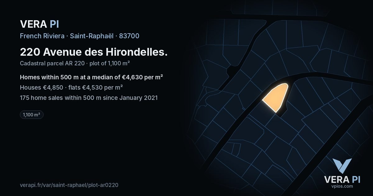 220 Avenue des Hirondelles, Saint-Raphaël at night – the plot lit, the parcels around coloured by the prices near them