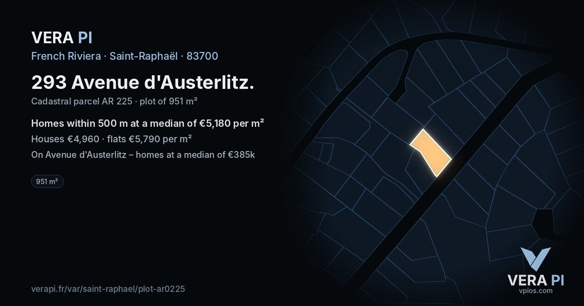 293 Avenue d'Austerlitz, Saint-Raphaël at night – the plot lit, the parcels around coloured by the prices near them