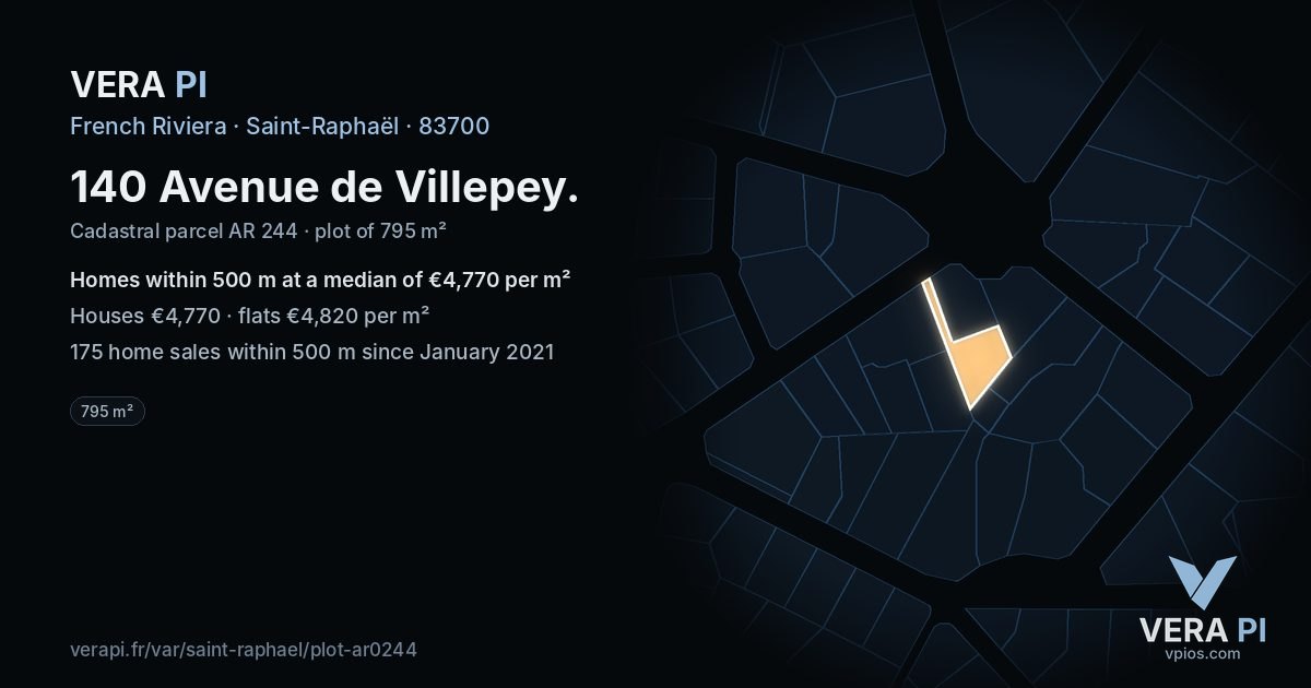 140 Avenue de Villepey, Saint-Raphaël at night – the plot lit, the parcels around coloured by the prices near them