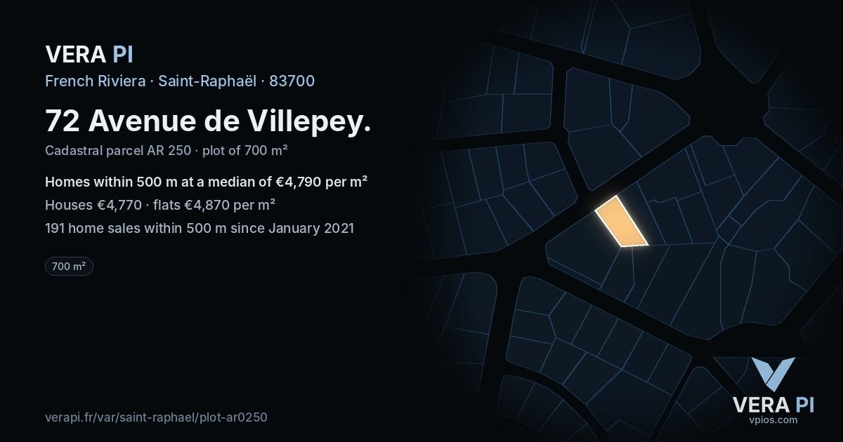 72 Avenue de Villepey, Saint-Raphaël at night – the plot lit, the parcels around coloured by the prices near them