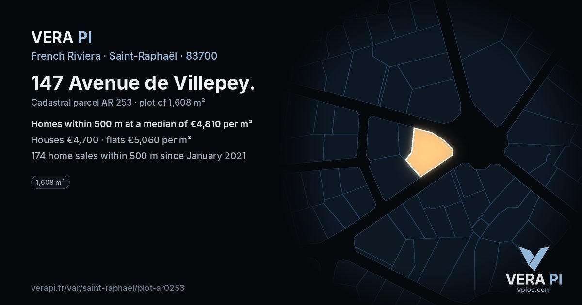 147 Avenue de Villepey, Saint-Raphaël at night – the plot lit, the parcels around coloured by the prices near them