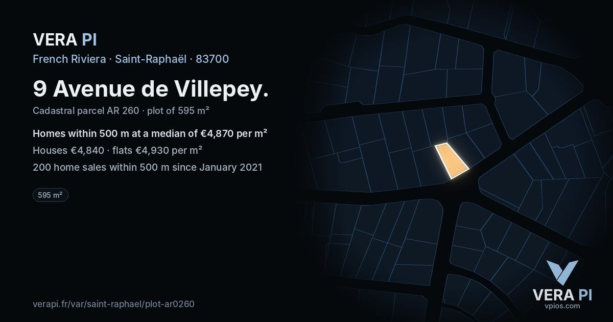 9 Avenue de Villepey, Saint-Raphaël at night – the plot lit, the parcels around coloured by the prices near them