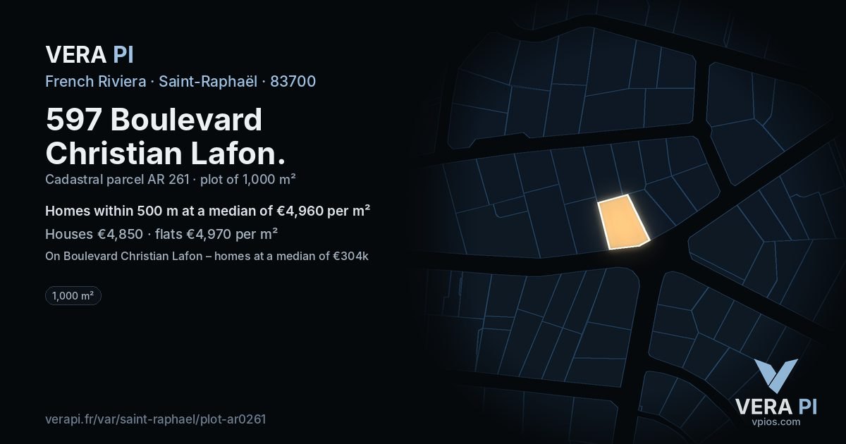 597 Boulevard Christian Lafon, Saint-Raphaël at night – the plot lit, the parcels around coloured by the prices near them