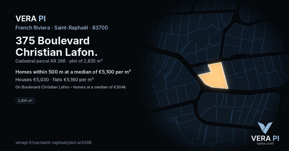 375 Boulevard Christian Lafon, Saint-Raphaël at night – the plot lit, the parcels around coloured by the prices near them