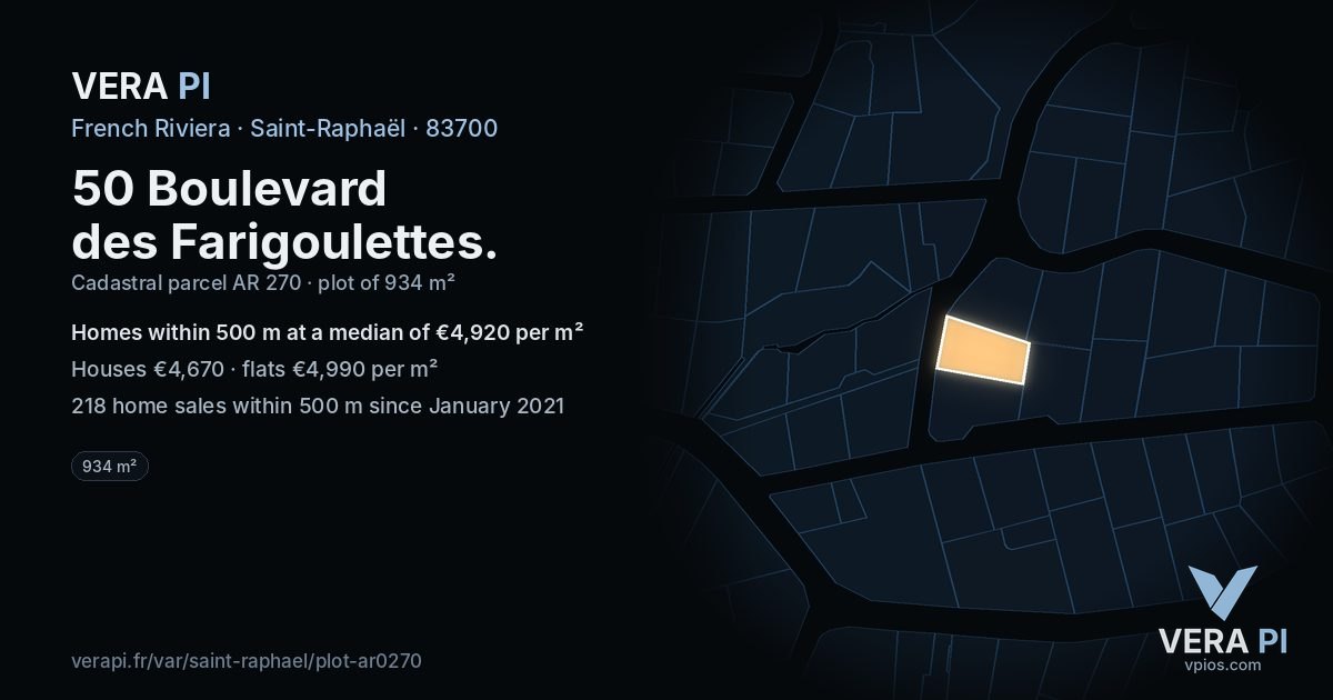 50 Boulevard des Farigoulettes, Saint-Raphaël at night – the plot lit, the parcels around coloured by the prices near them