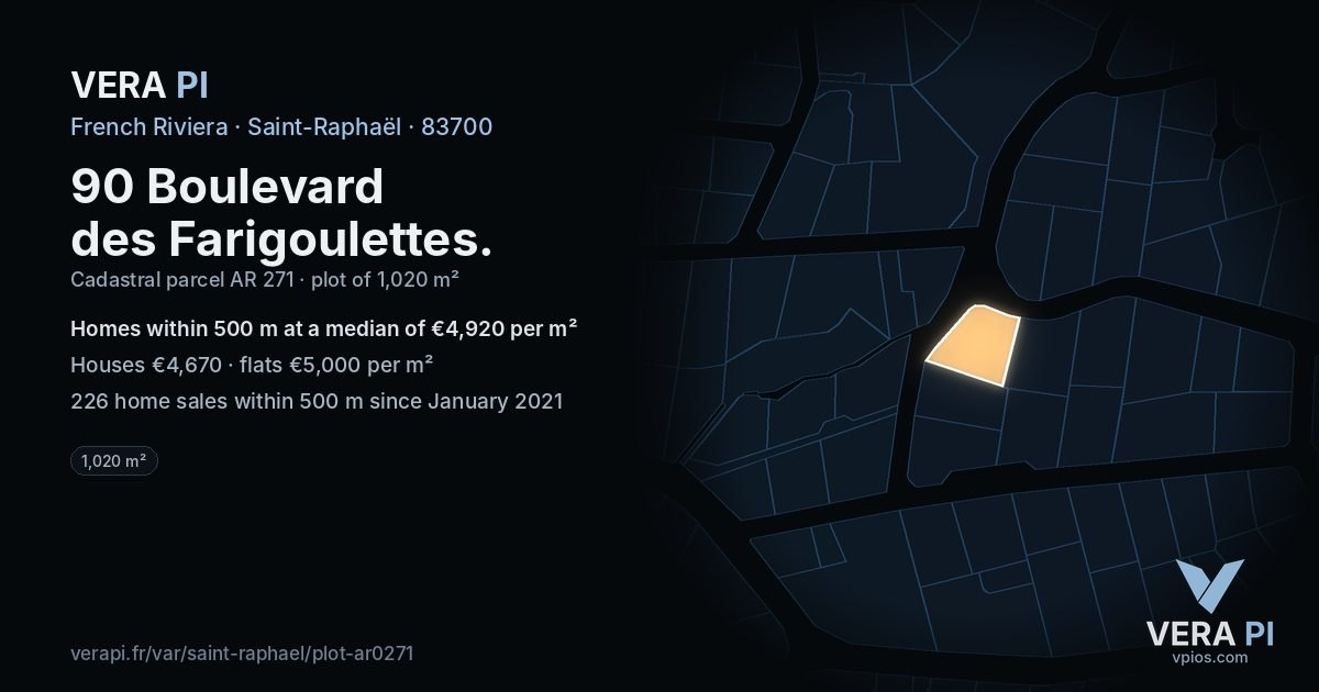 90 Boulevard des Farigoulettes, Saint-Raphaël at night – the plot lit, the parcels around coloured by the prices near them