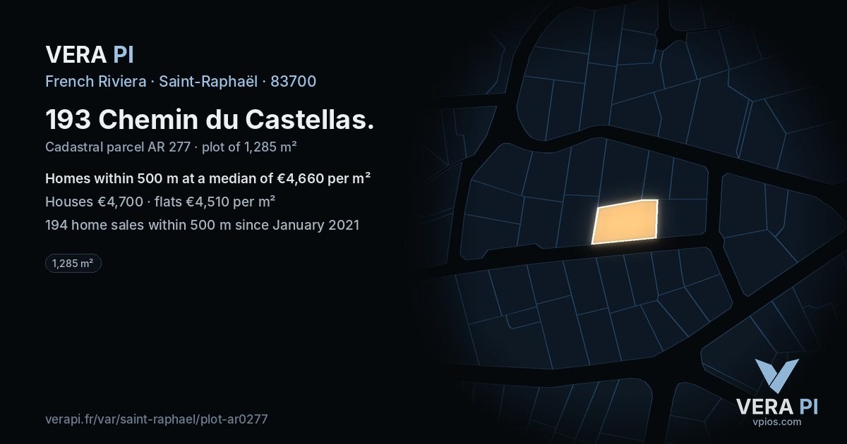 193 Chemin du Castellas, Saint-Raphaël at night – the plot lit, the parcels around coloured by the prices near them