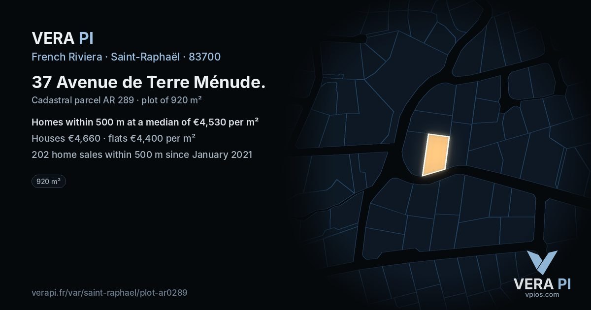 37 Avenue de Terre Ménude, Saint-Raphaël at night – the plot lit, the parcels around coloured by the prices near them