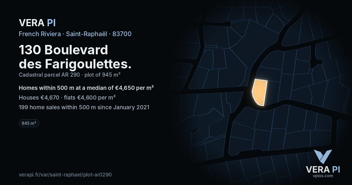 130 Boulevard des Farigoulettes, Saint-Raphaël at night – the plot lit, the parcels around coloured by the prices near them