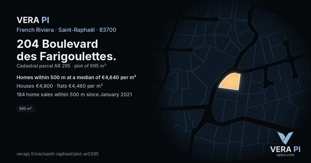 204 Boulevard des Farigoulettes, Saint-Raphaël at night – the plot lit, the parcels around coloured by the prices near them