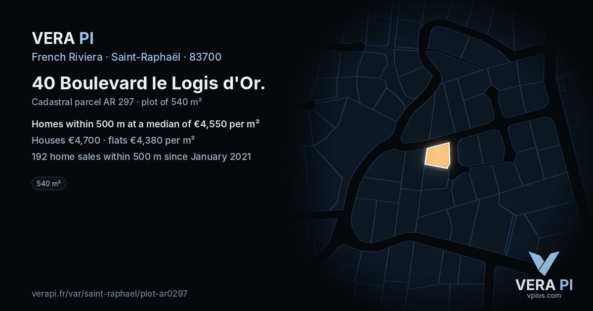 40 Boulevard le Logis d'Or, Saint-Raphaël at night – the plot lit, the parcels around coloured by the prices near them