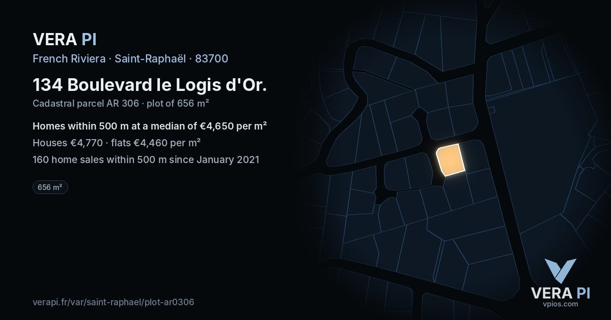 134 Boulevard le Logis d'Or, Saint-Raphaël at night – the plot lit, the parcels around coloured by the prices near them