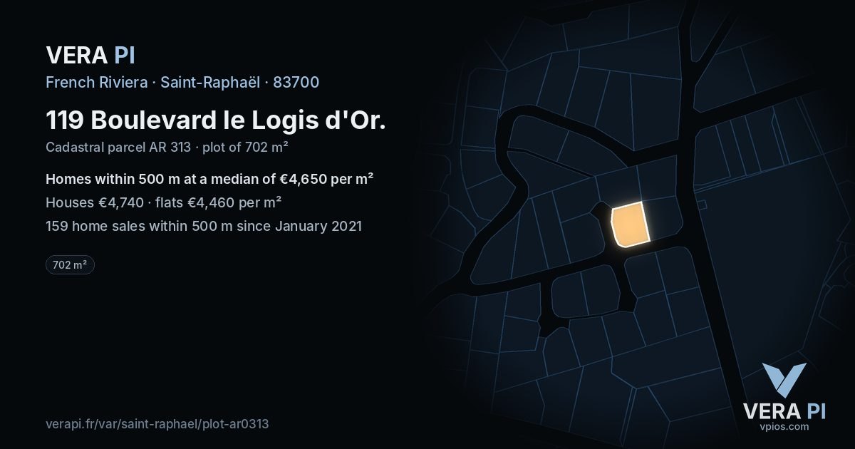119 Boulevard le Logis d'Or, Saint-Raphaël at night – the plot lit, the parcels around coloured by the prices near them