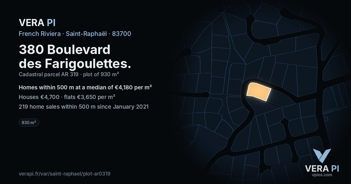 380 Boulevard des Farigoulettes, Saint-Raphaël at night – the plot lit, the parcels around coloured by the prices near them