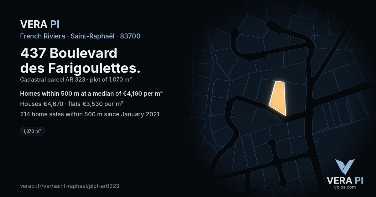437 Boulevard des Farigoulettes, Saint-Raphaël at night – the plot lit, the parcels around coloured by the prices near them