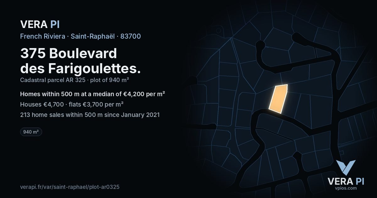375 Boulevard des Farigoulettes, Saint-Raphaël at night – the plot lit, the parcels around coloured by the prices near them