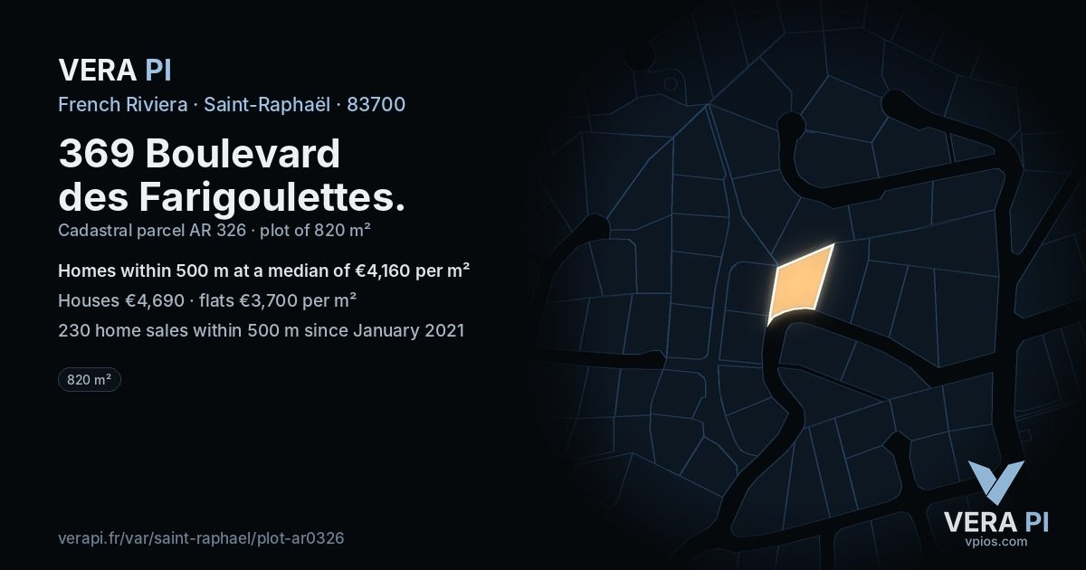 369 Boulevard des Farigoulettes, Saint-Raphaël at night – the plot lit, the parcels around coloured by the prices near them