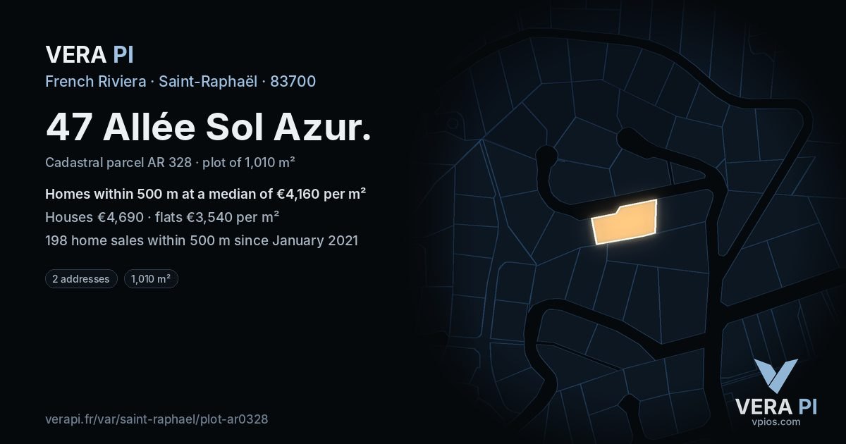 47 Allée Sol Azur, Saint-Raphaël at night – the plot lit, the parcels around coloured by the prices near them