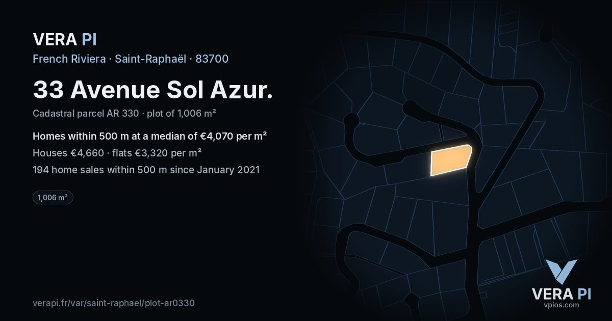 33 Avenue Sol Azur, Saint-Raphaël at night – the plot lit, the parcels around coloured by the prices near them