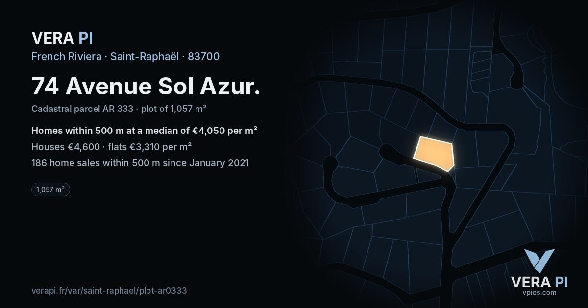 74 Avenue Sol Azur, Saint-Raphaël at night – the plot lit, the parcels around coloured by the prices near them