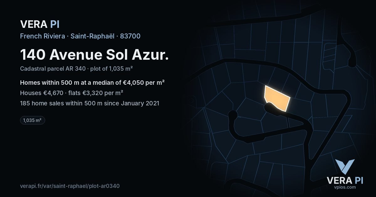 140 Avenue Sol Azur, Saint-Raphaël at night – the plot lit, the parcels around coloured by the prices near them