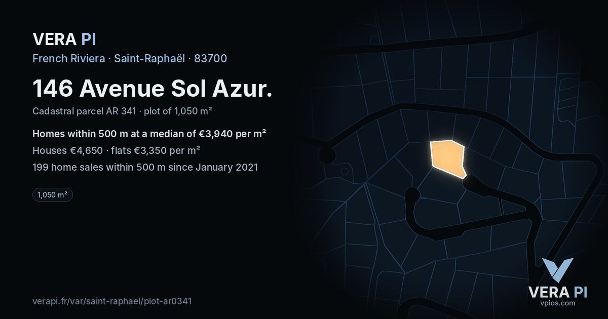 146 Avenue Sol Azur, Saint-Raphaël at night – the plot lit, the parcels around coloured by the prices near them