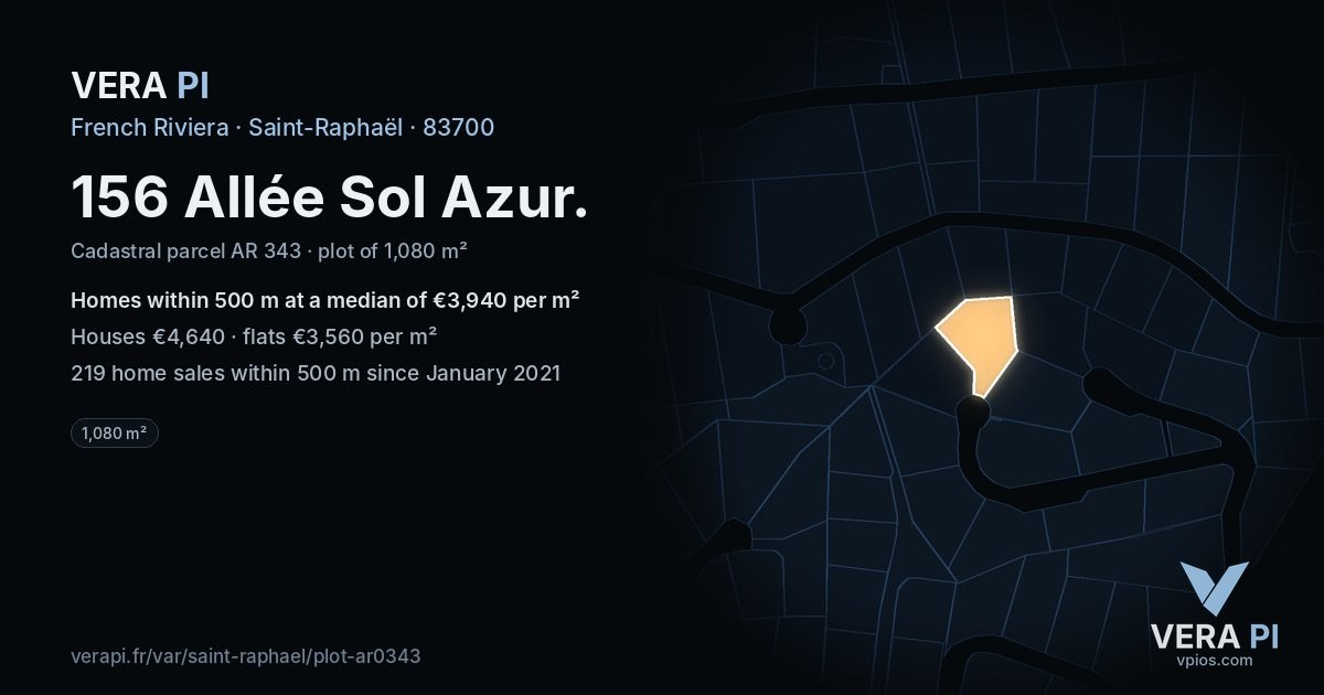 156 Allée Sol Azur, Saint-Raphaël at night – the plot lit, the parcels around coloured by the prices near them