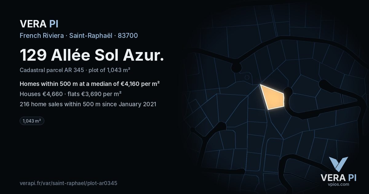 129 Allée Sol Azur, Saint-Raphaël at night – the plot lit, the parcels around coloured by the prices near them