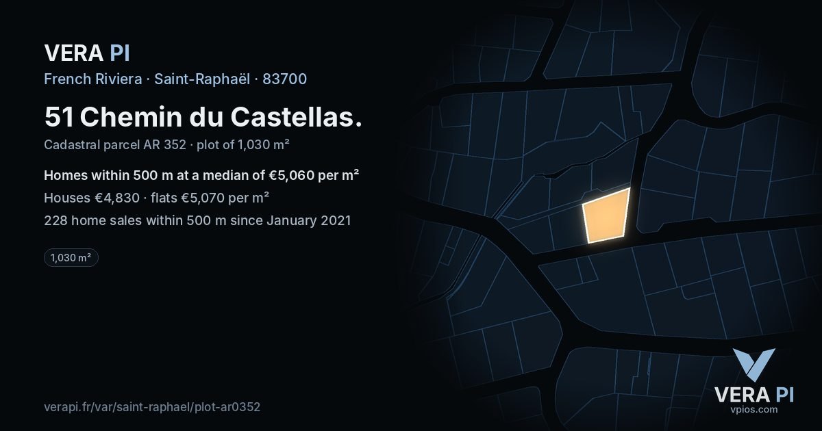 51 Chemin du Castellas, Saint-Raphaël at night – the plot lit, the parcels around coloured by the prices near them