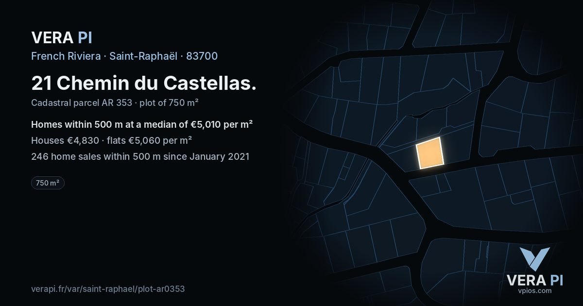 21 Chemin du Castellas, Saint-Raphaël at night – the plot lit, the parcels around coloured by the prices near them