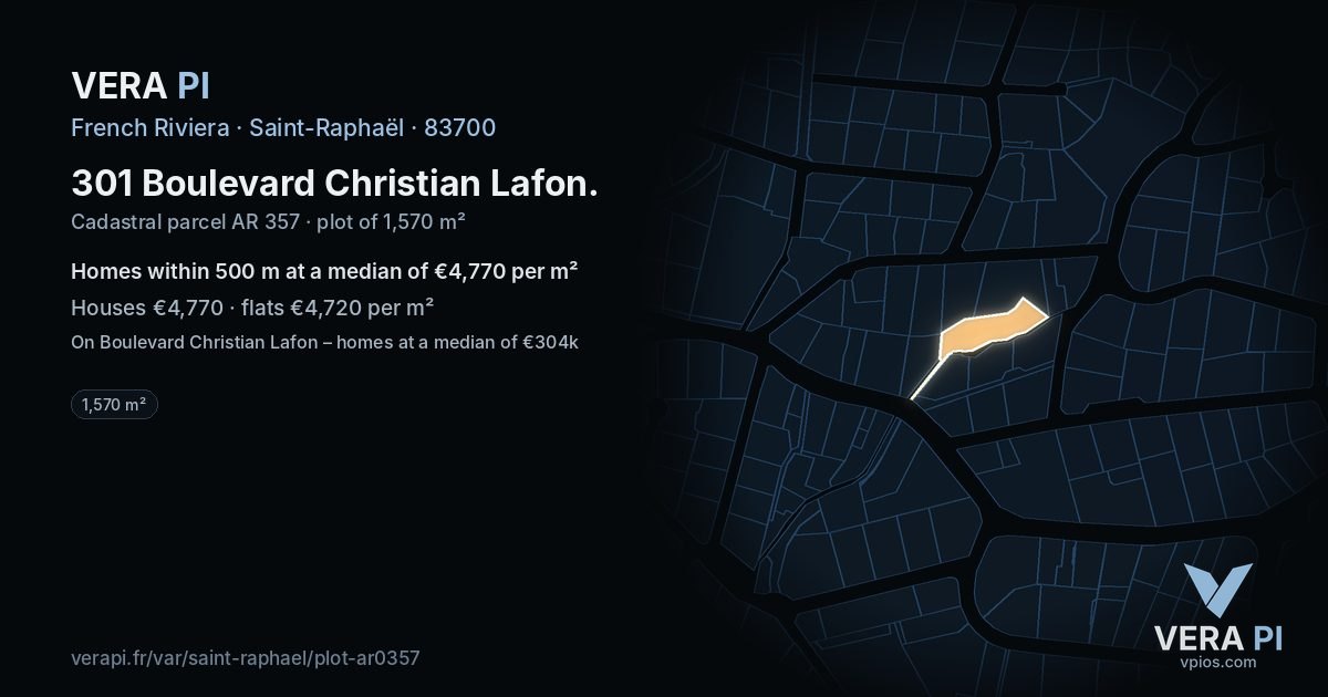 301 Boulevard Christian Lafon, Saint-Raphaël at night – the plot lit, the parcels around coloured by the prices near them