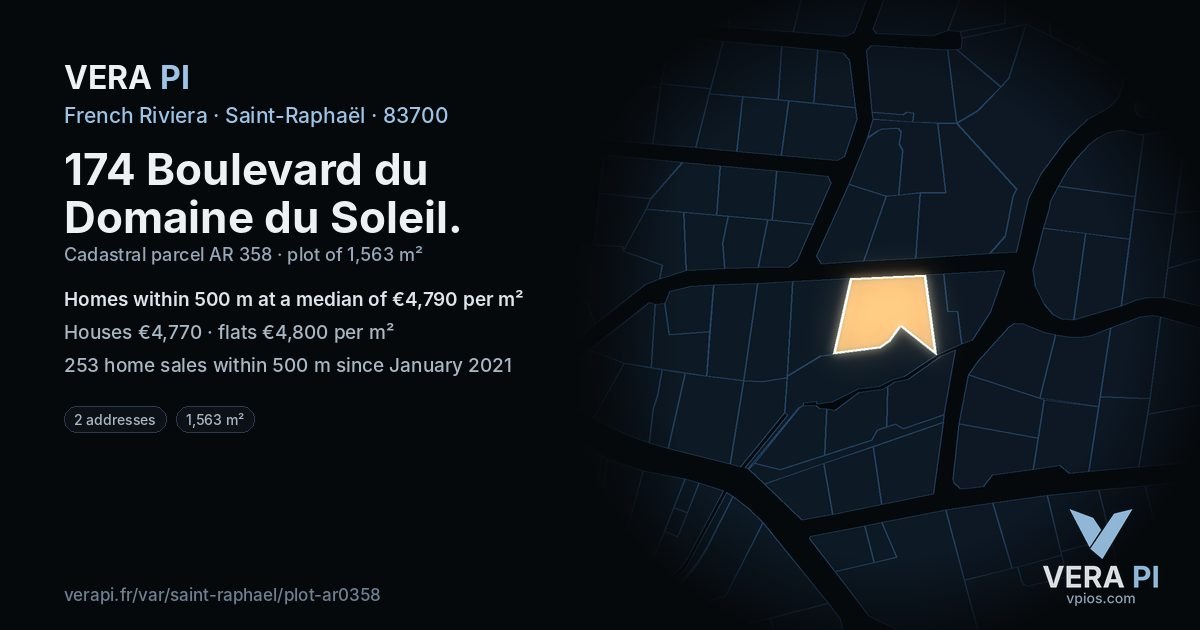 174 Boulevard du Domaine du Soleil, Saint-Raphaël at night – the plot lit, the parcels around coloured by the prices near them