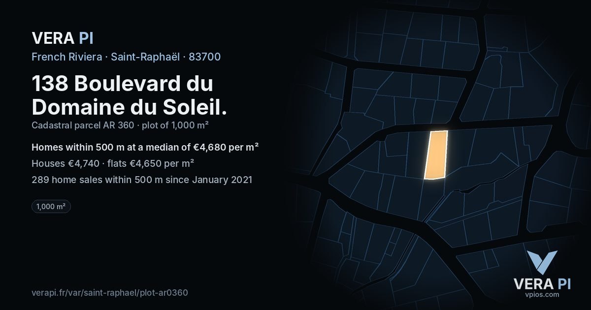 138 Boulevard du Domaine du Soleil, Saint-Raphaël at night – the plot lit, the parcels around coloured by the prices near them