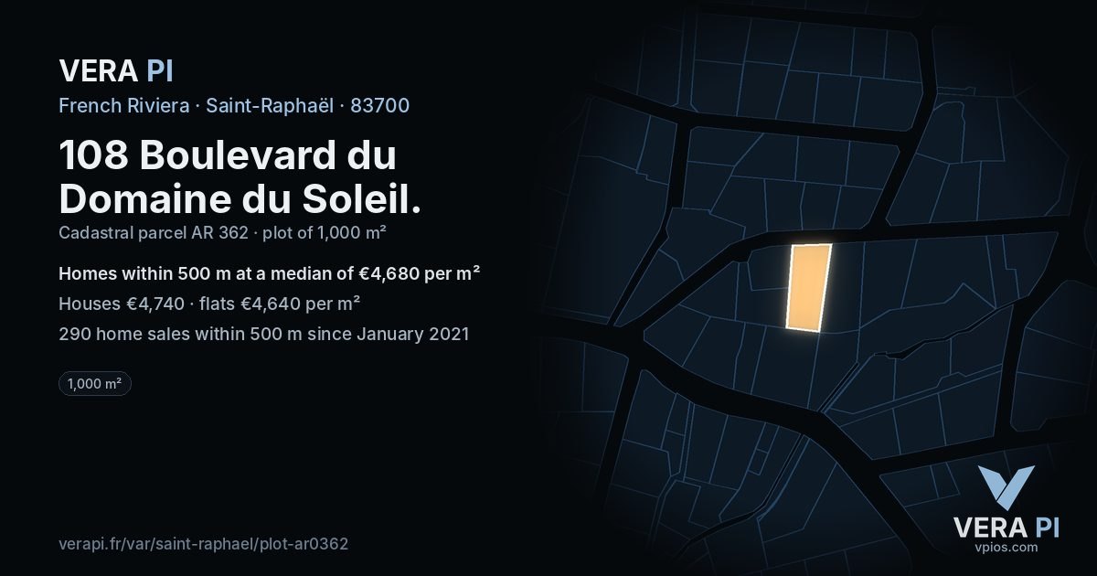 108 Boulevard du Domaine du Soleil, Saint-Raphaël at night – the plot lit, the parcels around coloured by the prices near them