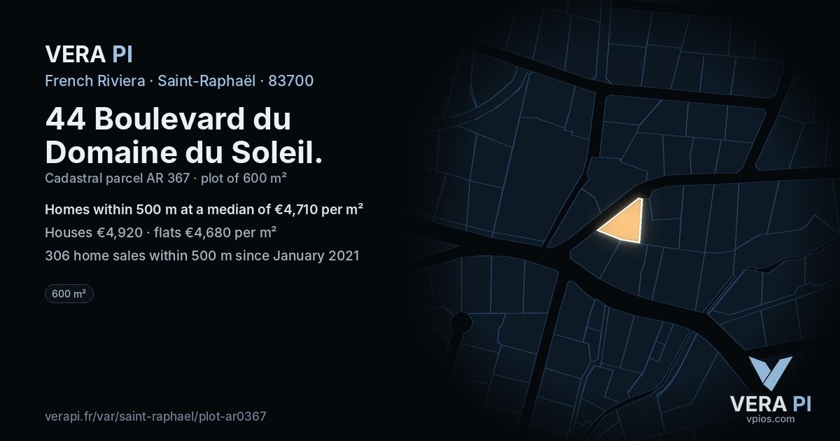 44 Boulevard du Domaine du Soleil, Saint-Raphaël at night – the plot lit, the parcels around coloured by the prices near them