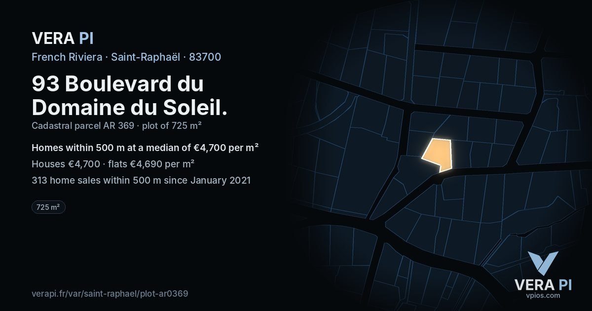 93 Boulevard du Domaine du Soleil, Saint-Raphaël at night – the plot lit, the parcels around coloured by the prices near them
