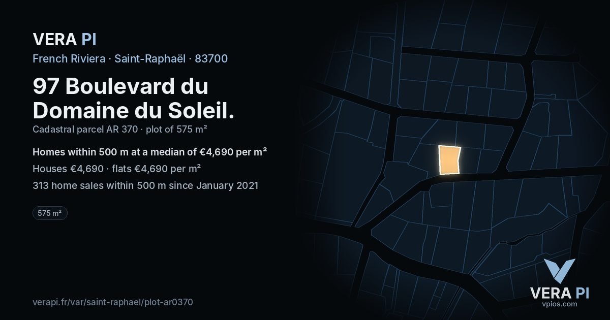 97 Boulevard du Domaine du Soleil, Saint-Raphaël at night – the plot lit, the parcels around coloured by the prices near them