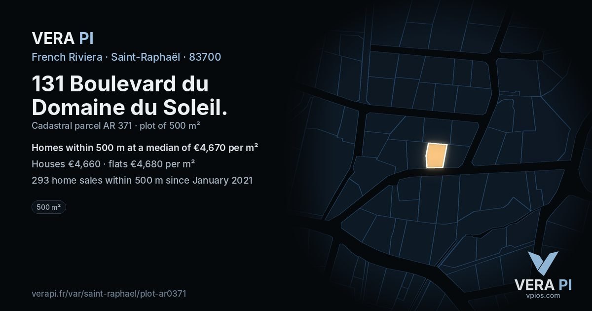131 Boulevard du Domaine du Soleil, Saint-Raphaël at night – the plot lit, the parcels around coloured by the prices near them