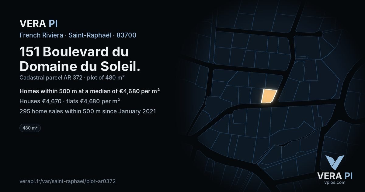 151 Boulevard du Domaine du Soleil, Saint-Raphaël at night – the plot lit, the parcels around coloured by the prices near them