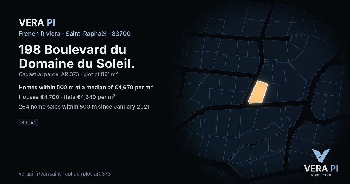 198 Boulevard du Domaine du Soleil, Saint-Raphaël at night – the plot lit, the parcels around coloured by the prices near them