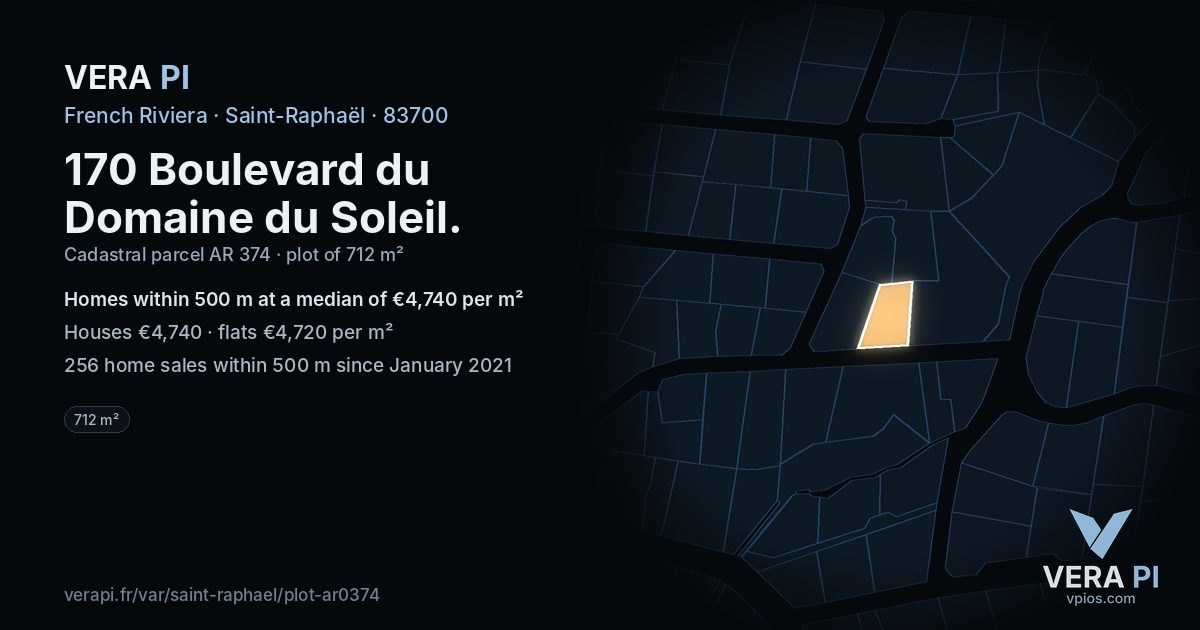 170 Boulevard du Domaine du Soleil, Saint-Raphaël at night – the plot lit, the parcels around coloured by the prices near them