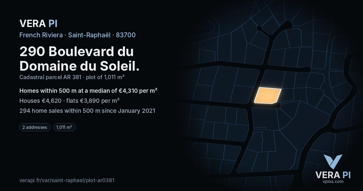 290 Boulevard du Domaine du Soleil, Saint-Raphaël at night – the plot lit, the parcels around coloured by the prices near them