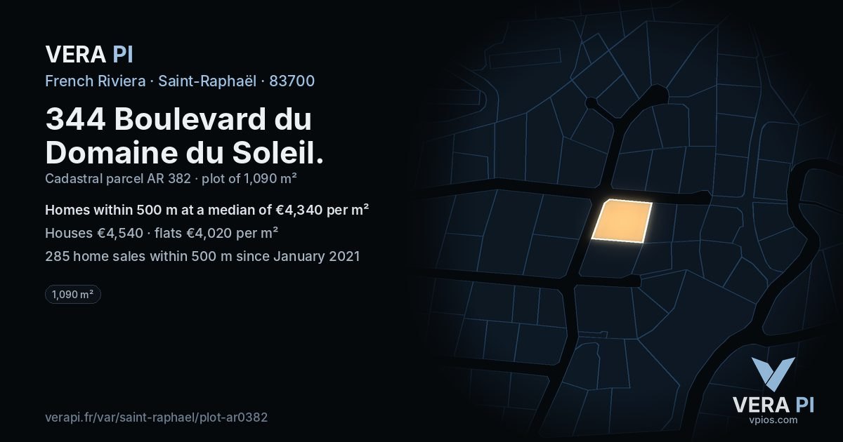 344 Boulevard du Domaine du Soleil, Saint-Raphaël at night – the plot lit, the parcels around coloured by the prices near them
