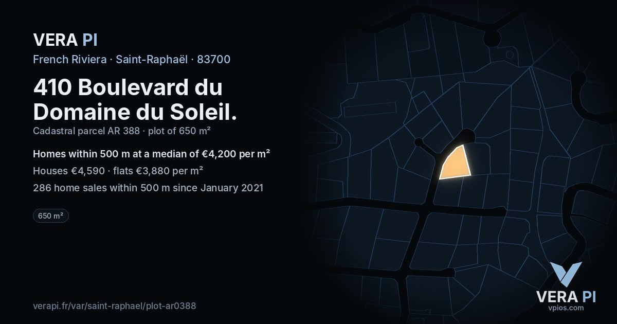 410 Boulevard du Domaine du Soleil, Saint-Raphaël at night – the plot lit, the parcels around coloured by the prices near them